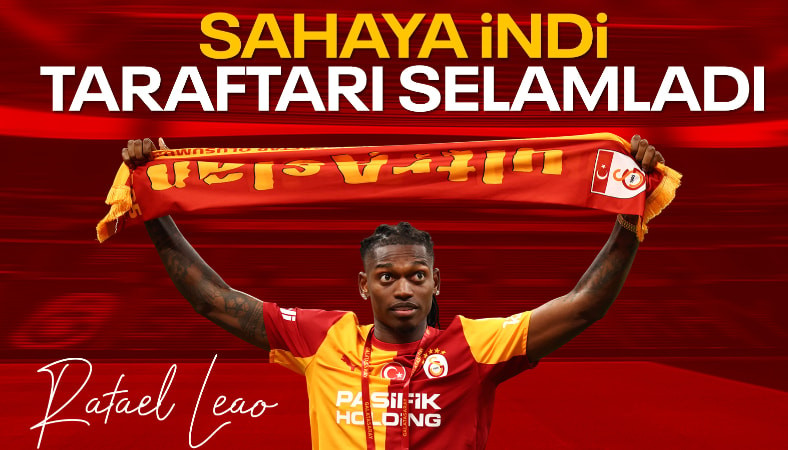 Rafael Leao, maç sonu sahaya inerek taraftarları selamladı