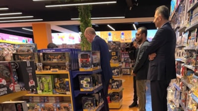 Cumhurbaşkanı Erdoğan'ın torun mesaisi: Oyuncak dükkanını ziyaret etti