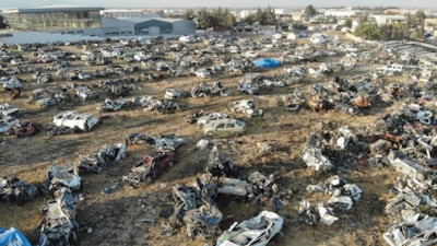 Hatay'daki araç mezarlığından geriye tek bir minibüs kaldı