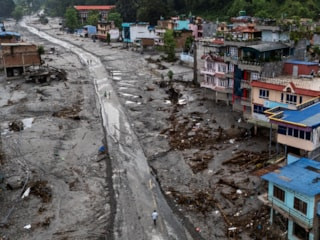 Nepal'deki selde hayatını kaybedenlerin sayısı 734'e çıktı