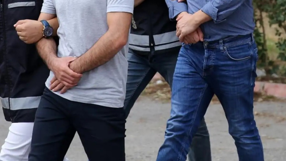 Kırklareli’nde park halindeki araçlara taşlı saldırı: 3 gözaltı