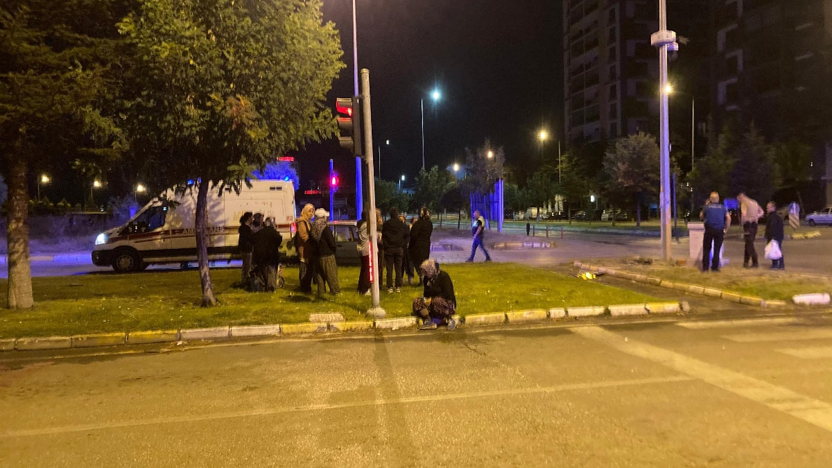 Isparta'da otomobil ile minibüs çarpıştı: 4 yaralı