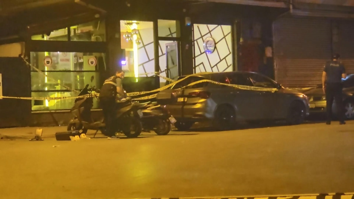 İstanbul'da kafeye silahlı saldırı: 3 müşteri yaralandı