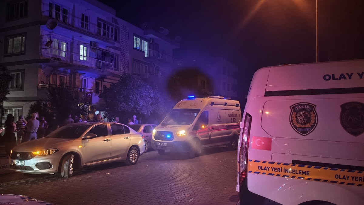 İzmir'de çatıdan düşen emekli öğretmen hayatını kaybetti