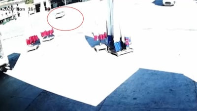 Amasya'da el freni çekilmeyen otomobil panik yarattı