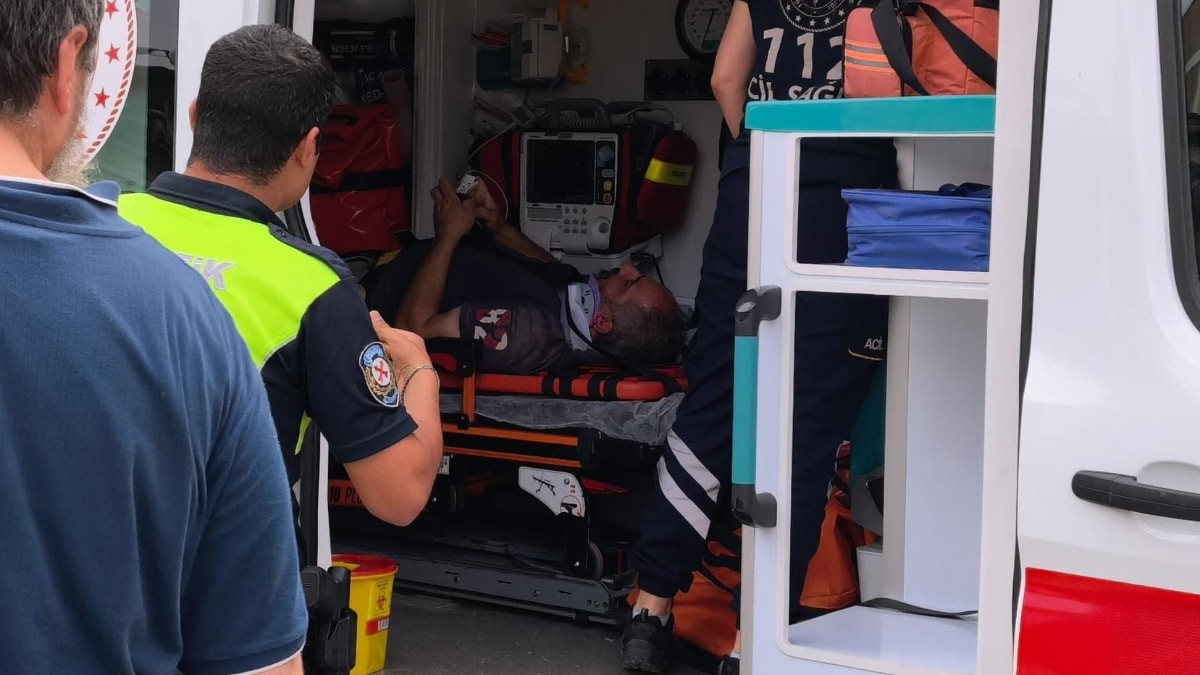 Bursa'da motosiklete çarpmamak için manevra yapan motosikletli devrildi