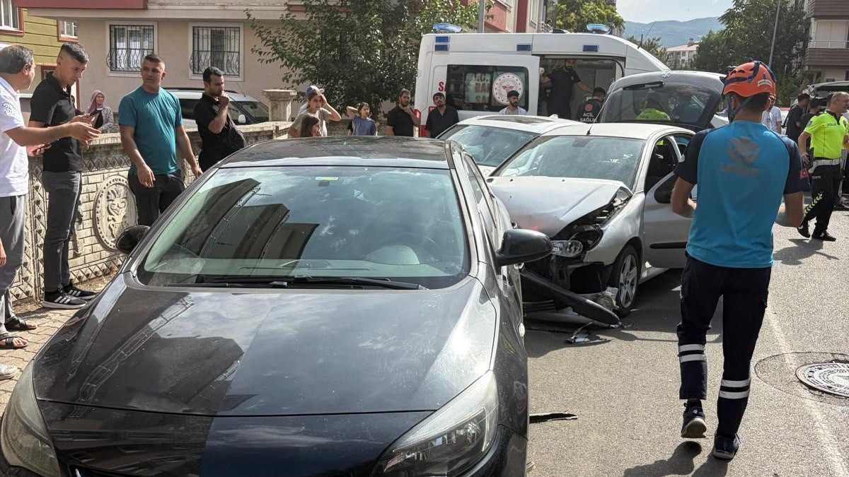 Bingöl'de zincirleme trafik kazası: 1 yaralı