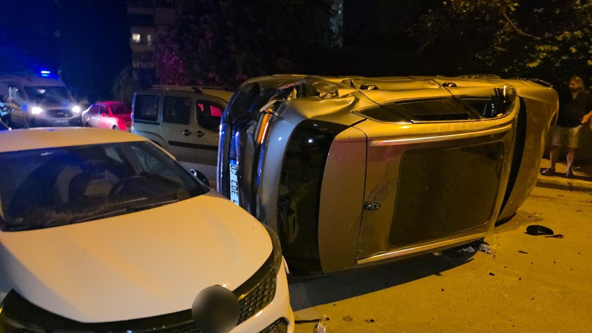 Antalya'da takla atan araç park halindeki 4 araca çarptı