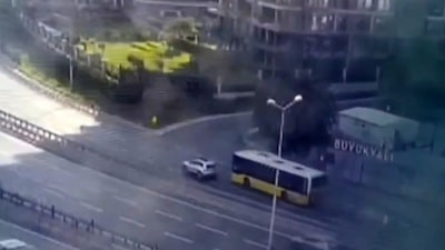İstanbul'da İETT otobüsünün duvara çarptığı kazada ölü sayısı 3’e yükseldi