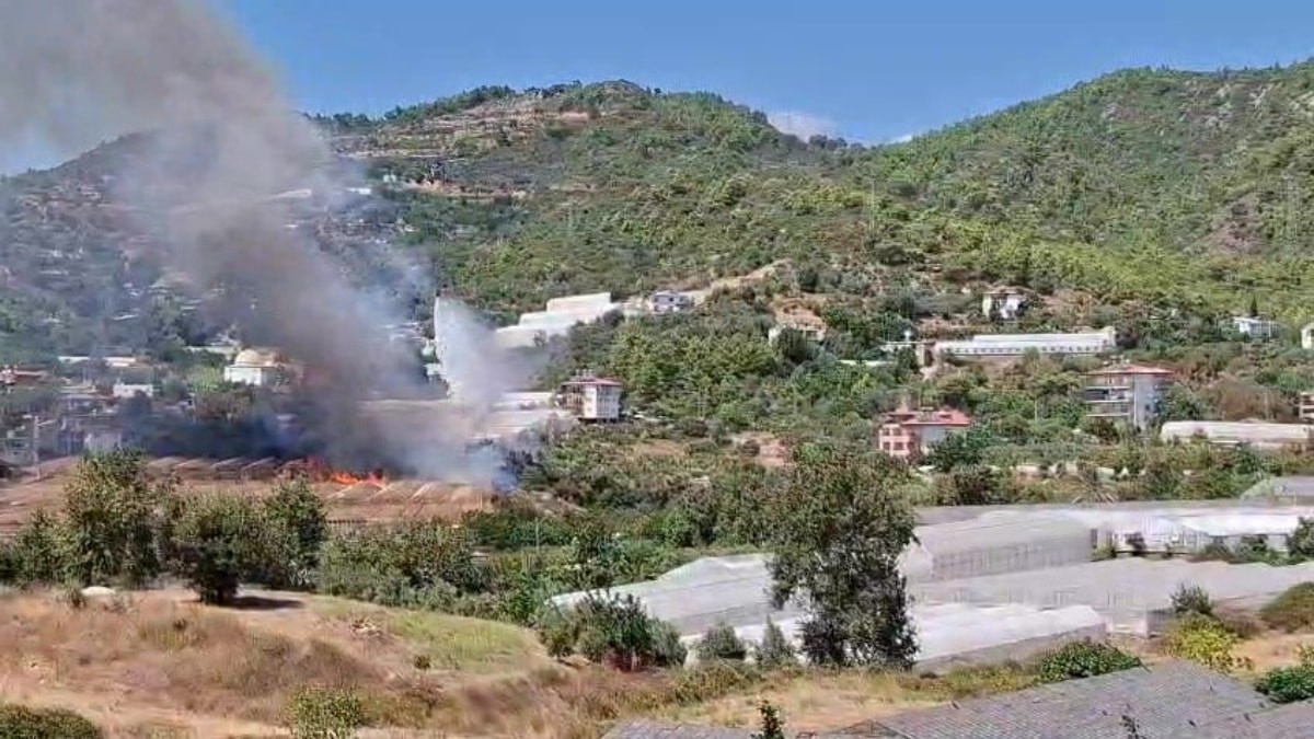 Antalya'daki yangın helikopter pilotunun dikkati sayesinde büyümeden söndürüldü