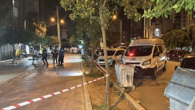 Adana'da kaldırımda yürüyen kişi silahlı saldırıya uğradı