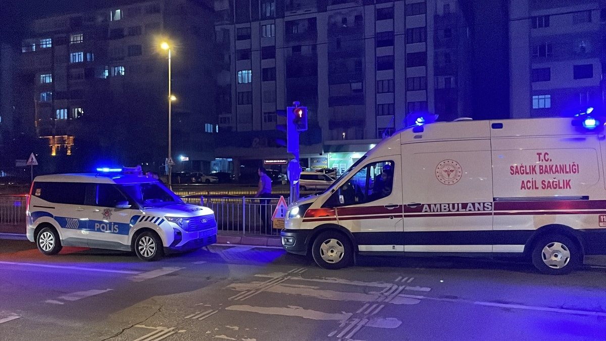Kayseri'de yaralı halde tramvaya binen kişi hastaneye kaldırıldı