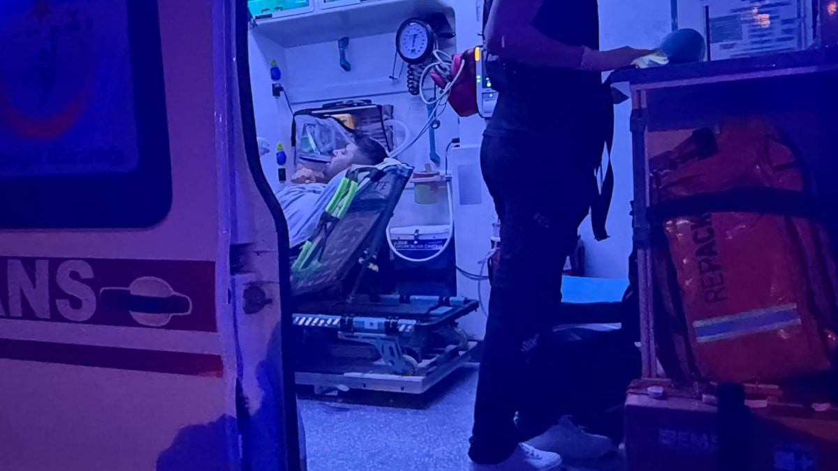Bartın'da 1 kat aşağıya kayan asansörde kalan şahıs korkudan bayıldı