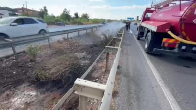 Antalya'da yol kenarına atılan izmarit yangın çıkardı