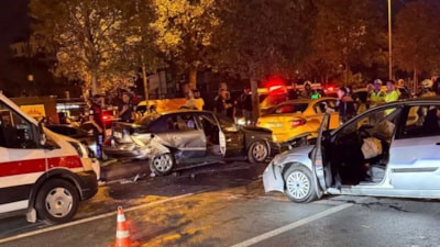 İstanbul'da zincirleme kaza: 20 yaşındaki genç hayatını kaybetti