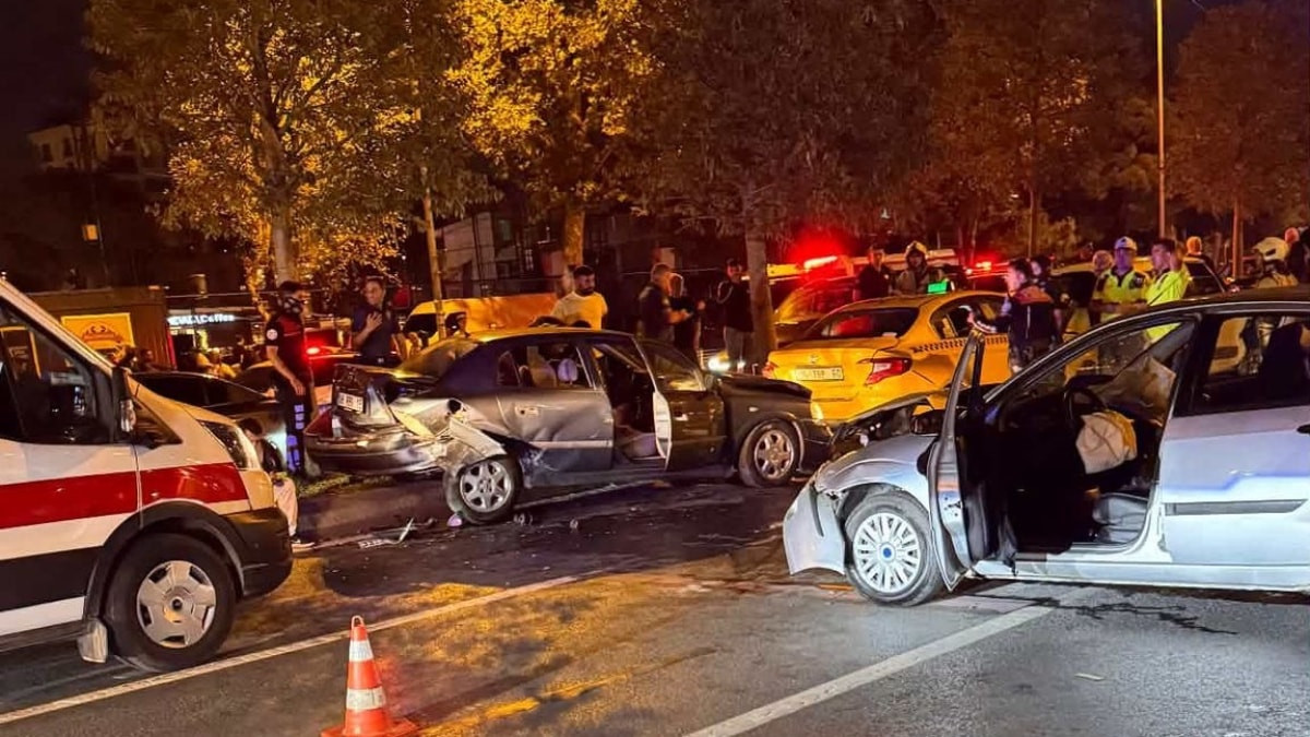 İstanbul'da zincirleme kaza: 20 yaşındaki genç hayatını kaybetti