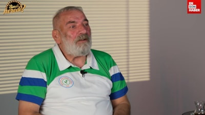 Ekrem Abi, Kolpaçino sahnelerini izledi