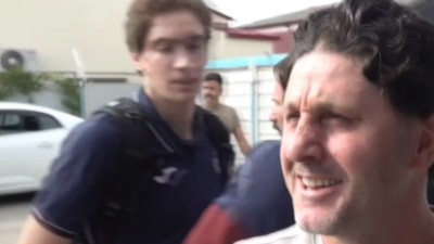 Fatih Tekke takılmadan edemedi: N'aber deli oğlan...