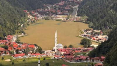 Uzungöl, sağanak sonrası kahverengiye döndü