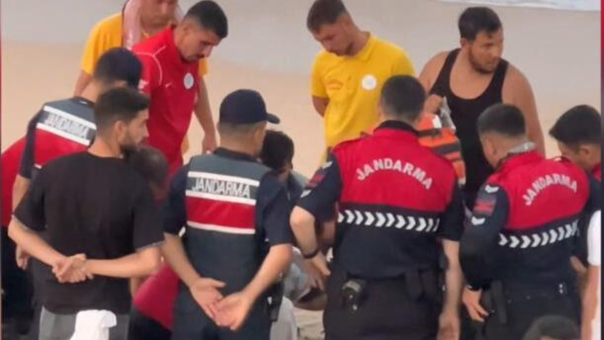 İstanbul'da dalgaların denize sürüklediği şahıs kurtarılamadı
