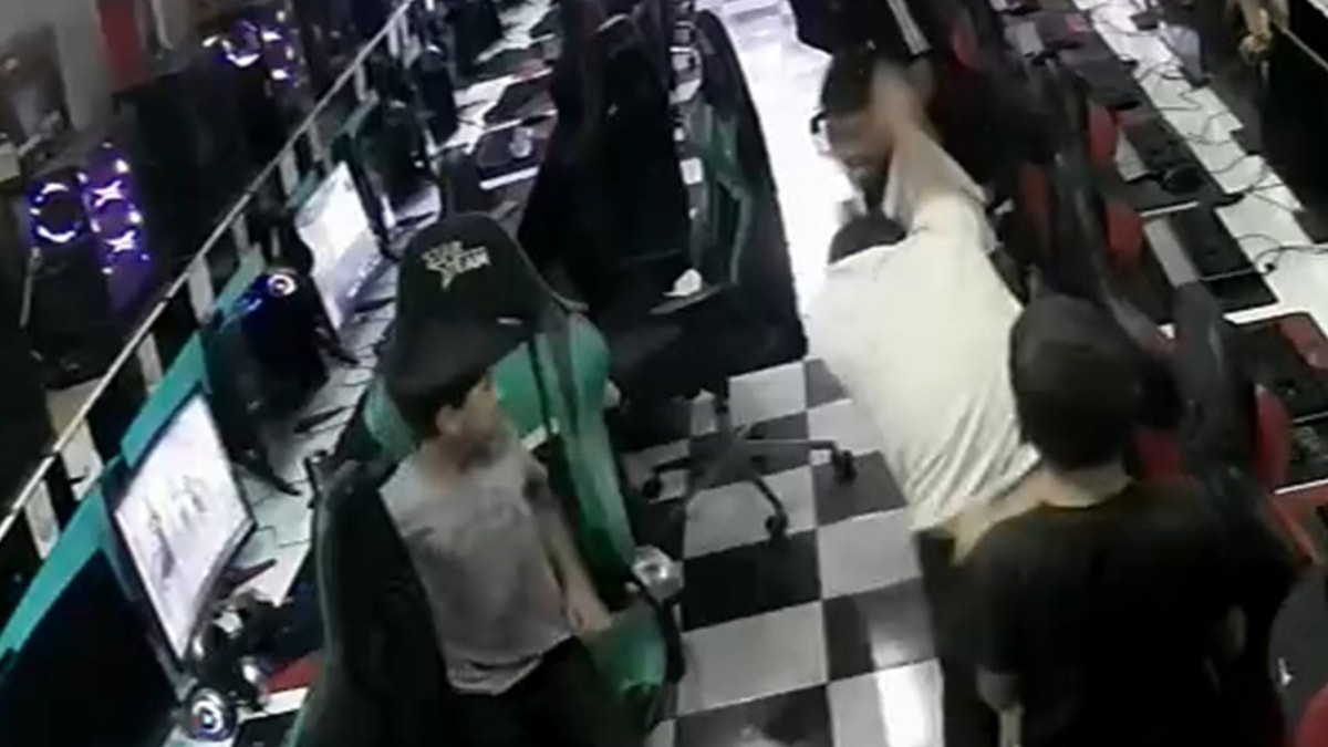 Adana'da internet kafede çocukların bıçaklı kavgası: 1 yaralı