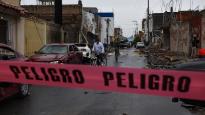 Meksika'da polis karakoluna bombalı saldırı: 2'si ağır 10 yaralı