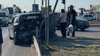 Antalya'da kavşakta hatalı dönüş, kazaya neden oldu