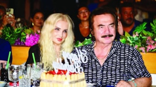 Orhan Gencebay'ın 82 yaşındaki eşinden Sevim Emre'den bikinili poz
