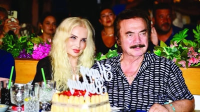 Orhan Gencebay'ın 82 yaşındaki eşinden Sevim Emre'den bikinili poz