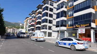 Amasya'da 3'üncü kattan düşen 3 yaşındaki çocuk yaralandı
