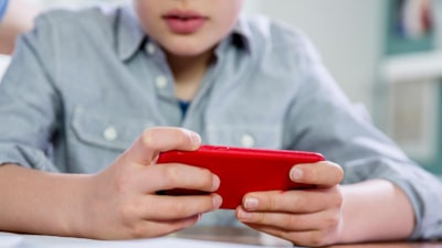 Polonya'da ilkokullarda cep telefonu kullanımı yasağı uygulamaya koyuldu