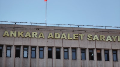 Eski Bakan İdris Naim Şahin'e yurt dışı çıkış yasağı getirildi