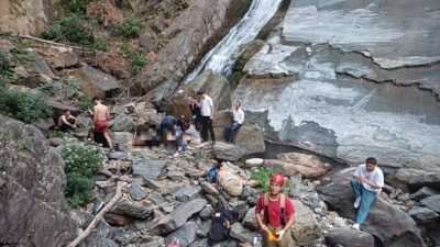 Bursa'da ayağı kayan kadın 70 metreden düşerek can verdi