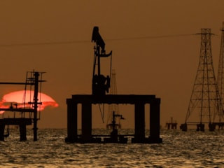 Savaş çanları çalarken bir kez daha brent petrol yükseldi altın fiyatları düştü