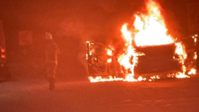 Antalya'da seyir halindeki otomobil alevlere teslim oldu