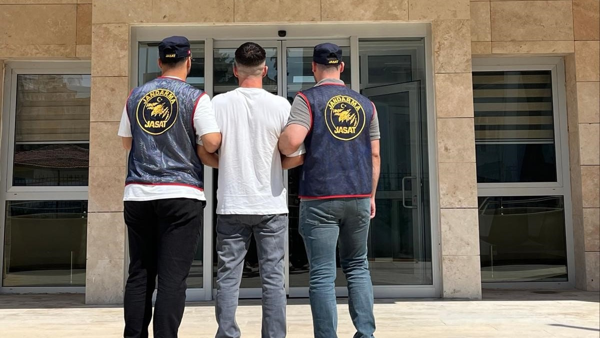 Adana'da 17 yıl hapis cezasıyla aranan hükümlü yakalandı