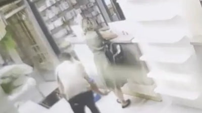 Ankara'da bir eczacı, kadın müşterisinin eteğinin altından fotoğraf çekti