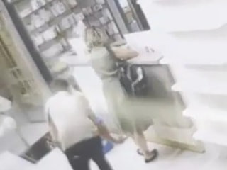 Ankara'da bir eczacı, kadın müşterisinin eteğinin altından fotoğraf çekti
