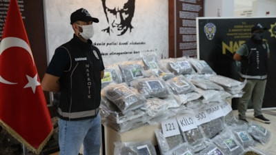 Hamzabeyli Sınır Kapısı'nda 121 kilo 900 gram skunk ele geçirildi