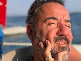 Ata Demirer'den yeni aşk karesi! Genç sevgili iyi geldi