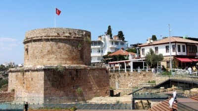 Antalya'nın kalbinde 2 bin yıllık tarih: Kaleiçi ziyaretçilerini geçmişe götürüyor