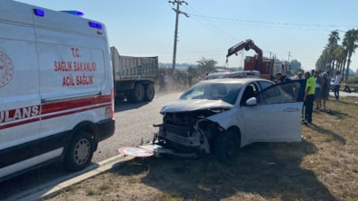Adana’da yolcu minibüsü ile otomobil çarpıştı: 1 ölü 3 yaralı