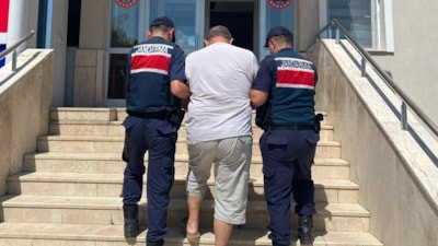 Samsun'da jandarma, aranan iki hükümlüyü yakaladı