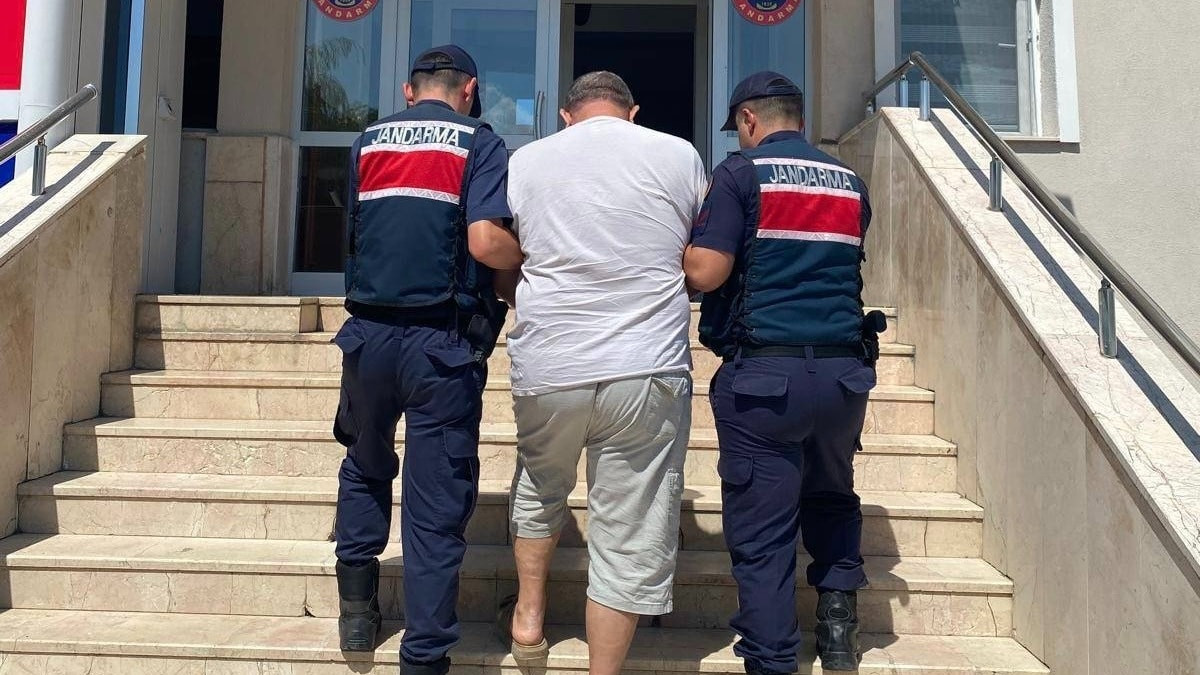 Samsun'da jandarma, aranan iki hükümlüyü yakaladı