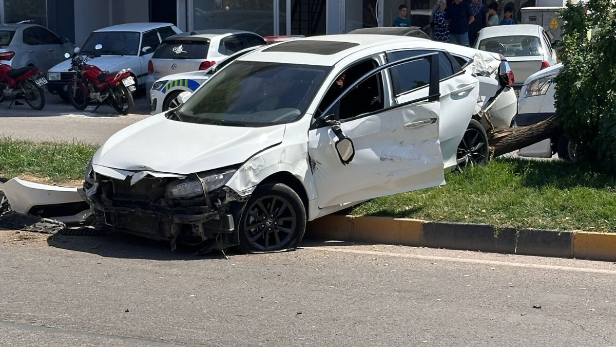 Gaziantep'te beton mikseri otomobil ile çarpıştı