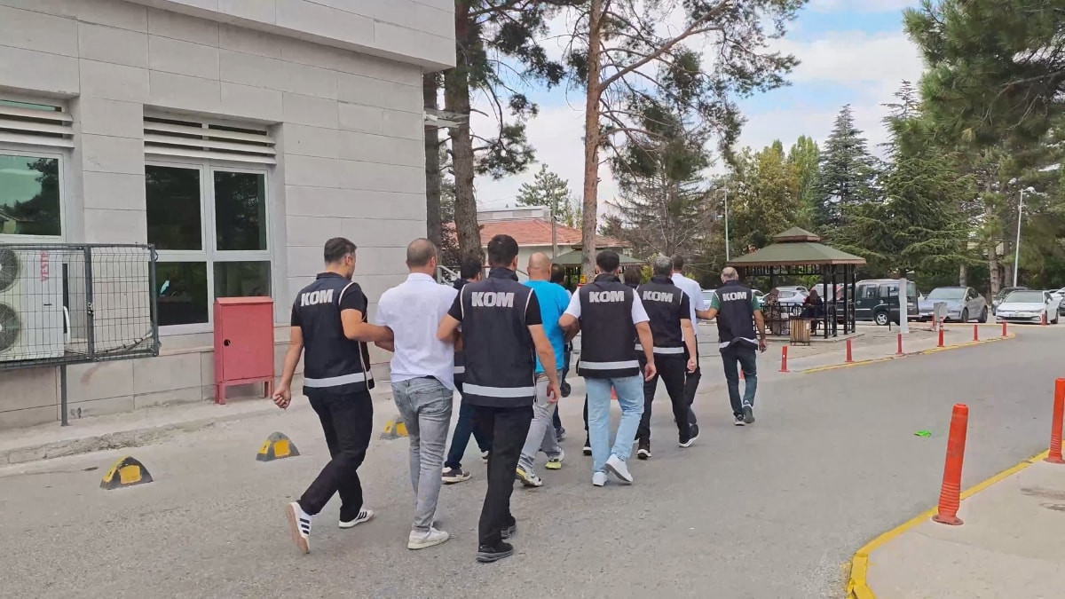 Kırşehir'de iş yerine çağırdıkları kişileri dövüp gasbettiler: 4 şüpheli tutuklandı