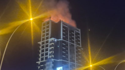 Ankara'da bir binanın çatısında yangın çıktı