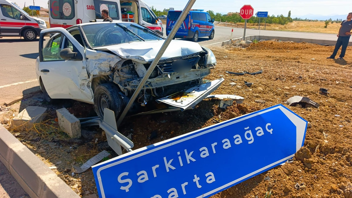 Konya’da kavşakta iki otomobil çarpıştı: 7 yaralı