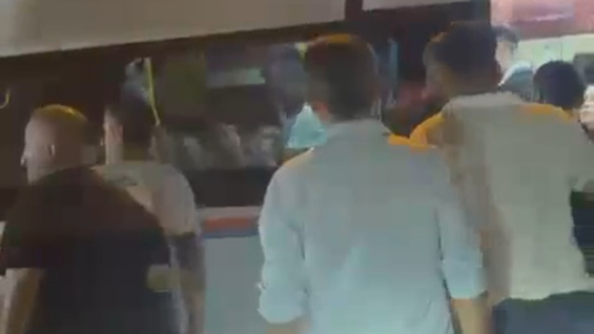 Adana'da dolmuşta bir kişinin darbedildiği anlar kamerada