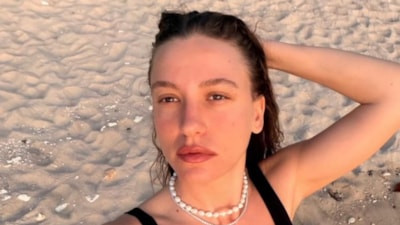 Spor salonundan çıkmıyor! Serenay Sarıkaya'dan kas şov